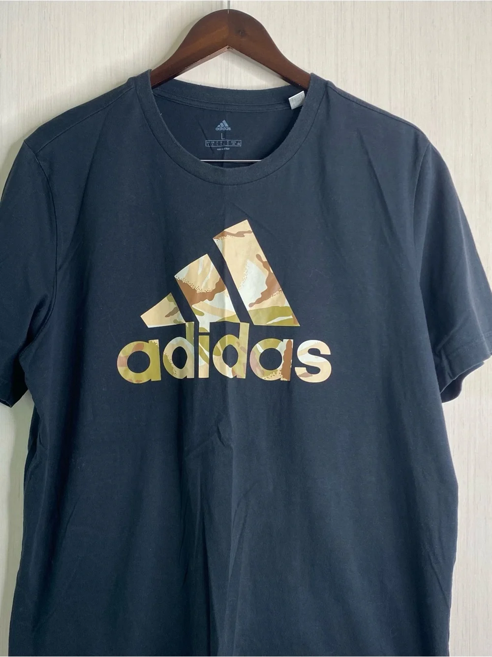 Adidas Men's Essentials Black T‑Shirt with Camouflage Logo Short Sleeve Large